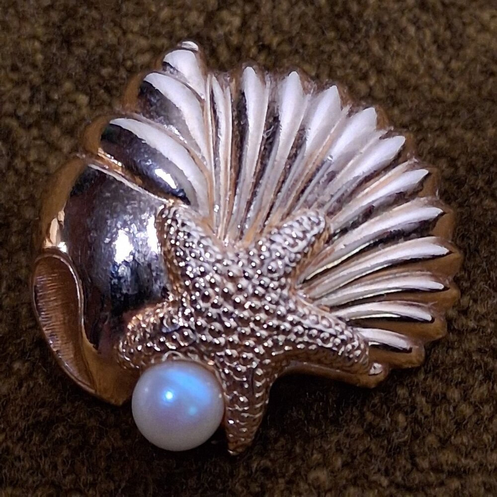 Avon Seashell Earrings Pierced Gold Tone Faux Pearl Starfish Shell Conch Beach - Picture 3 of 9